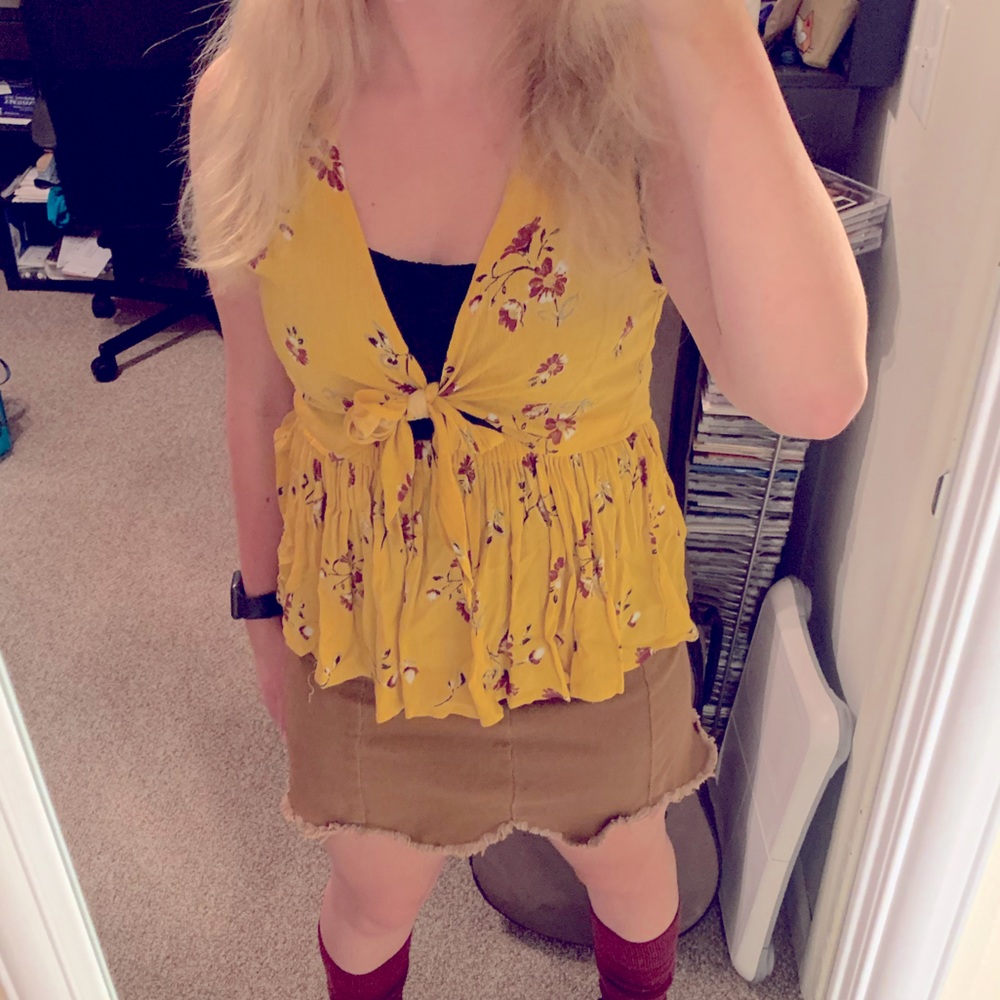 💛Adorable Elodie yellow floral top💛